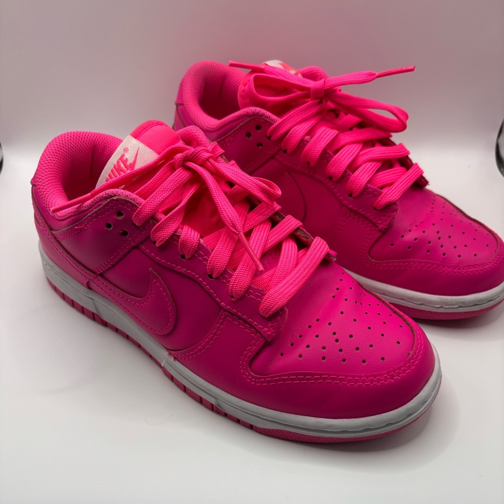 Nike Dunk Low “Hyper Pink” Women’s 6